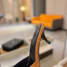 YSL「SAINT LAURENT*」 夏季新品 尖头优雅大气高跟拖鞋 —————————— 尖头设计拉长腿部线条, YSL「SAINT LAURENT*」 夏季新品 尖头优雅大气高跟拖鞋 —————————— 尖头设计拉长腿部线条,
