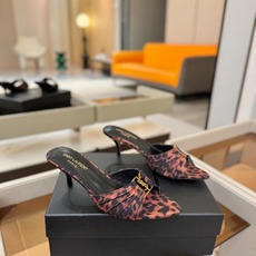 YSL「SAINT LAURENT*」 夏季新品 尖头优雅大气高跟拖鞋 —————————— 尖头设计拉长腿部线条, YSL「SAINT LAURENT*」 夏季新品 尖头优雅大气高跟拖鞋 —————————— 尖头设计拉长腿部线条,