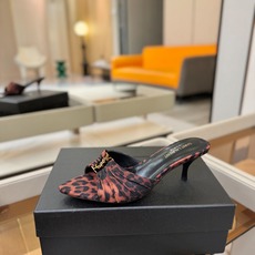 YSL「SAINT LAURENT*」 夏季新品 尖头优雅大气高跟拖鞋 —————————— 尖头设计拉长腿部线条, YSL「SAINT LAURENT*」 夏季新品 尖头优雅大气高跟拖鞋 —————————— 尖头设计拉长腿部线条,