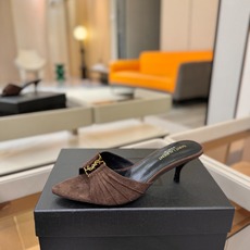 YSL「SAINT LAURENT*」 夏季新品 尖头优雅大气高跟拖鞋 —————————— 尖头设计拉长腿部线条, YSL「SAINT LAURENT*」 夏季新品 尖头优雅大气高跟拖鞋 —————————— 尖头设计拉长腿部线条,