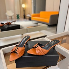 YSL「SAINT LAURENT*」 夏季新品 尖头优雅大气高跟拖鞋 —————————— 尖头设计拉长腿部线条, YSL「SAINT LAURENT*」 夏季新品 尖头优雅大气高跟拖鞋 —————————— 尖头设计拉长腿部线条,