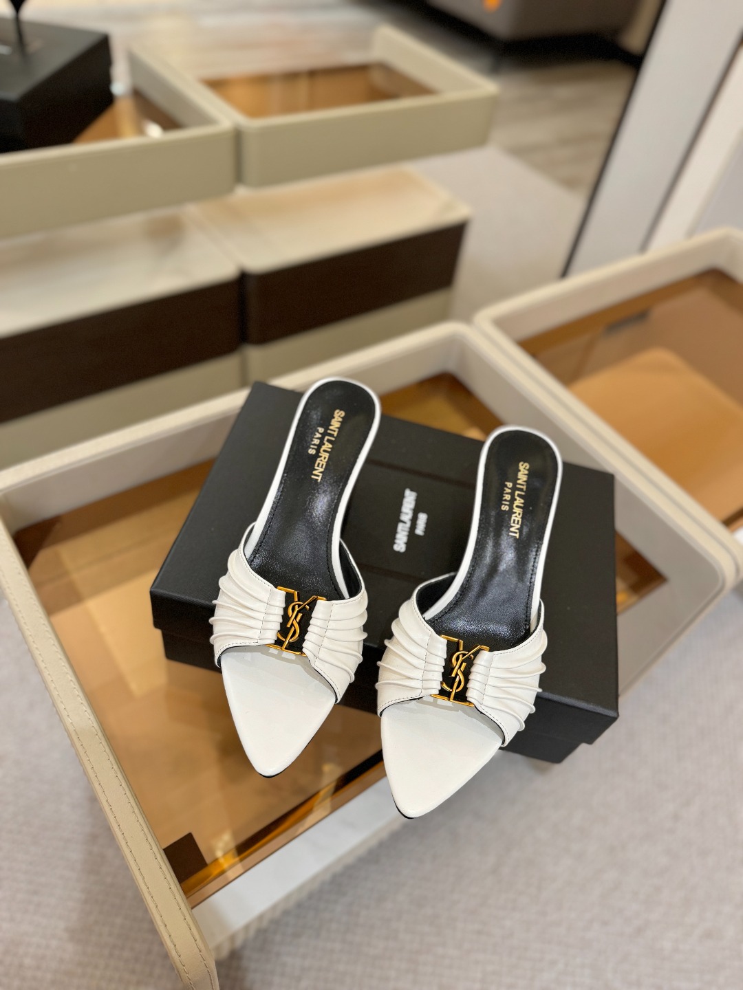 YSL「SAINT LAURENT*」 夏季新品 尖头优雅大气高跟拖鞋 —————————— 尖头设计拉长腿部线条, YSL「SAINT LAURENT*」 夏季新品 尖头优雅大气高跟拖鞋 —————————— 尖头设计拉长腿部线条,