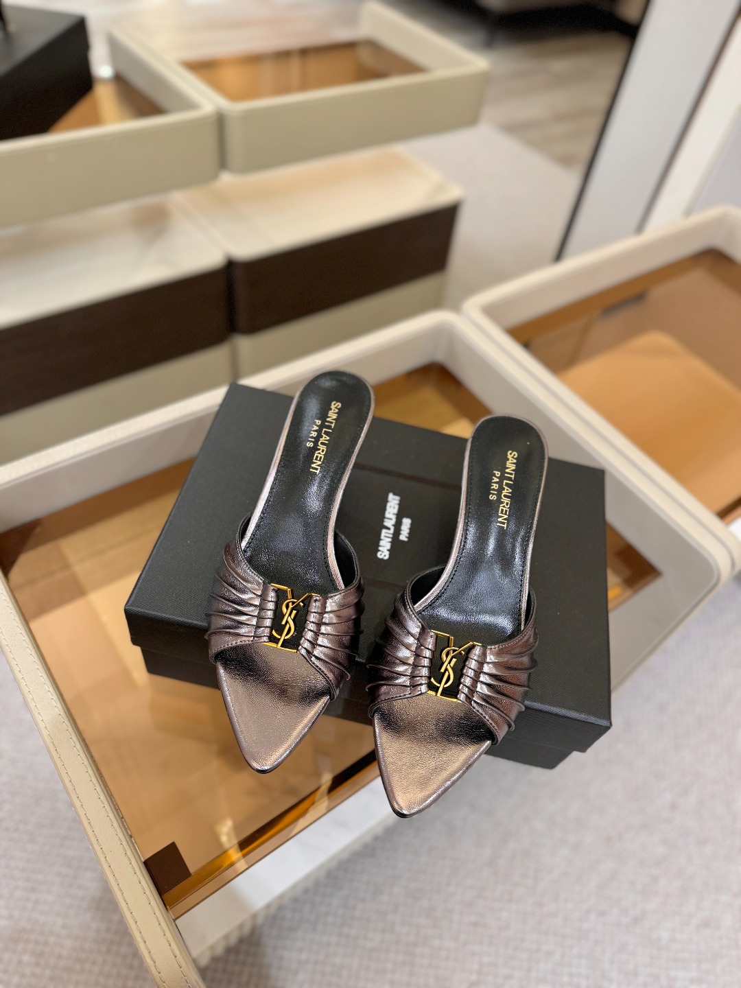 YSL「SAINT LAURENT*」 夏季新品 尖头优雅大气高跟拖鞋 —————————— 尖头设计拉长腿部线条, YSL「SAINT LAURENT*」 夏季新品 尖头优雅大气高跟拖鞋 —————————— 尖头设计拉长腿部线条,