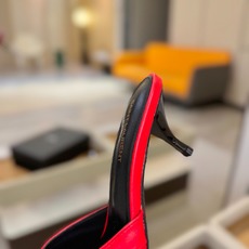 YSL「SAINT LAURENT*」 夏季新品 尖头优雅大气高跟拖鞋 —————————— 尖头设计拉长腿部线条, YSL「SAINT LAURENT*」 夏季新品 尖头优雅大气高跟拖鞋 —————————— 尖头设计拉长腿部线条,
