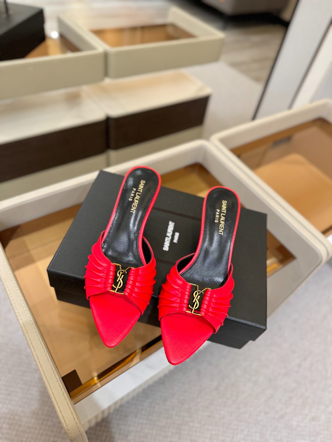 YSL「SAINT LAURENT*」 夏季新品 尖头优雅大气高跟拖鞋 —————————— 尖头设计拉长腿部线条, YSL「SAINT LAURENT*」 夏季新品 尖头优雅大气高跟拖鞋 —————————— 尖头设计拉长腿部线条,
