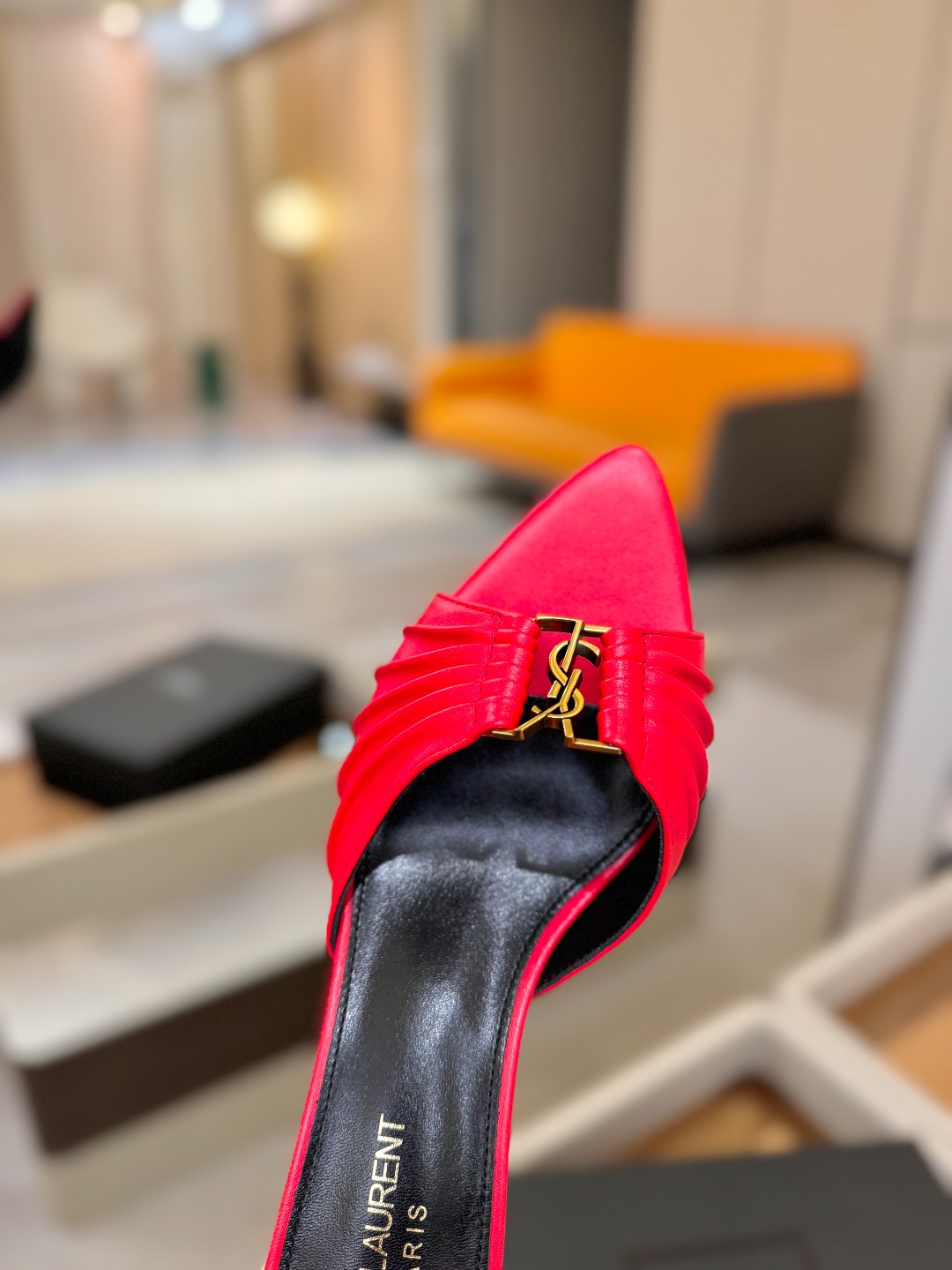 YSL「SAINT LAURENT*」 夏季新品 尖头优雅大气高跟拖鞋 —————————— 尖头设计拉长腿部线条, YSL「SAINT LAURENT*」 夏季新品 尖头优雅大气高跟拖鞋 —————————— 尖头设计拉长腿部线条,