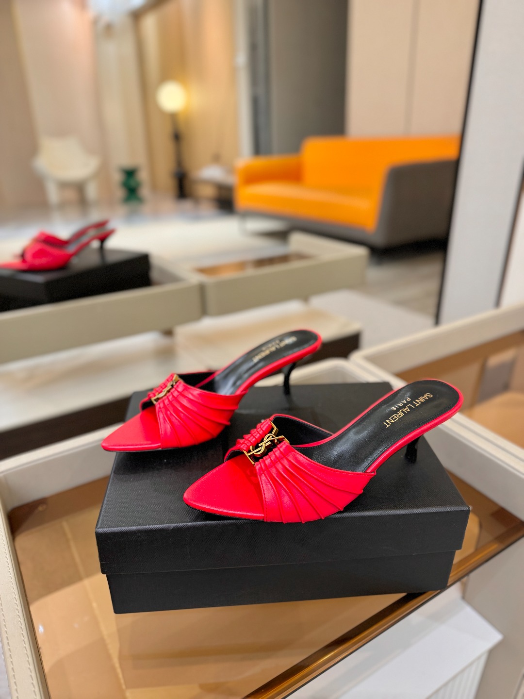 YSL「SAINT LAURENT*」 夏季新品 尖头优雅大气高跟拖鞋 —————————— 尖头设计拉长腿部线条, YSL「SAINT LAURENT*」 夏季新品 尖头优雅大气高跟拖鞋 —————————— 尖头设计拉长腿部线条,