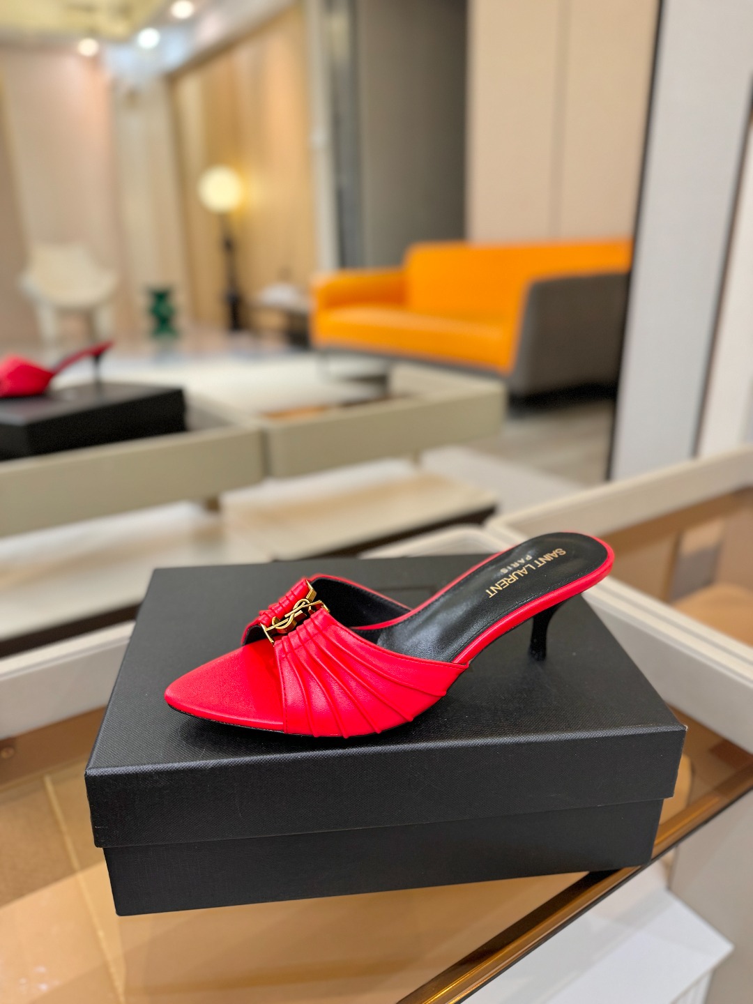 YSL「SAINT LAURENT*」 夏季新品 尖头优雅大气高跟拖鞋 —————————— 尖头设计拉长腿部线条, YSL「SAINT LAURENT*」 夏季新品 尖头优雅大气高跟拖鞋 —————————— 尖头设计拉长腿部线条,