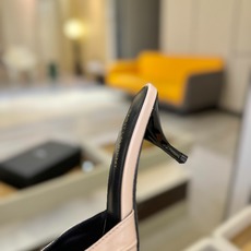 YSL「SAINT LAURENT*」 夏季新品 尖头优雅大气高跟拖鞋 —————————— 尖头设计拉长腿部线条, YSL「SAINT LAURENT*」 夏季新品 尖头优雅大气高跟拖鞋 —————————— 尖头设计拉长腿部线条,