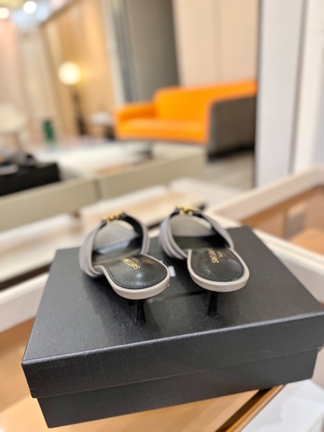 YSL「SAINT LAURENT*」 夏季新品 尖头优雅大气高跟拖鞋 —————————— 尖头设计拉长腿部线条, YSL「SAINT LAURENT*」 夏季新品 尖头优雅大气高跟拖鞋 —————————— 尖头设计拉长腿部线条,