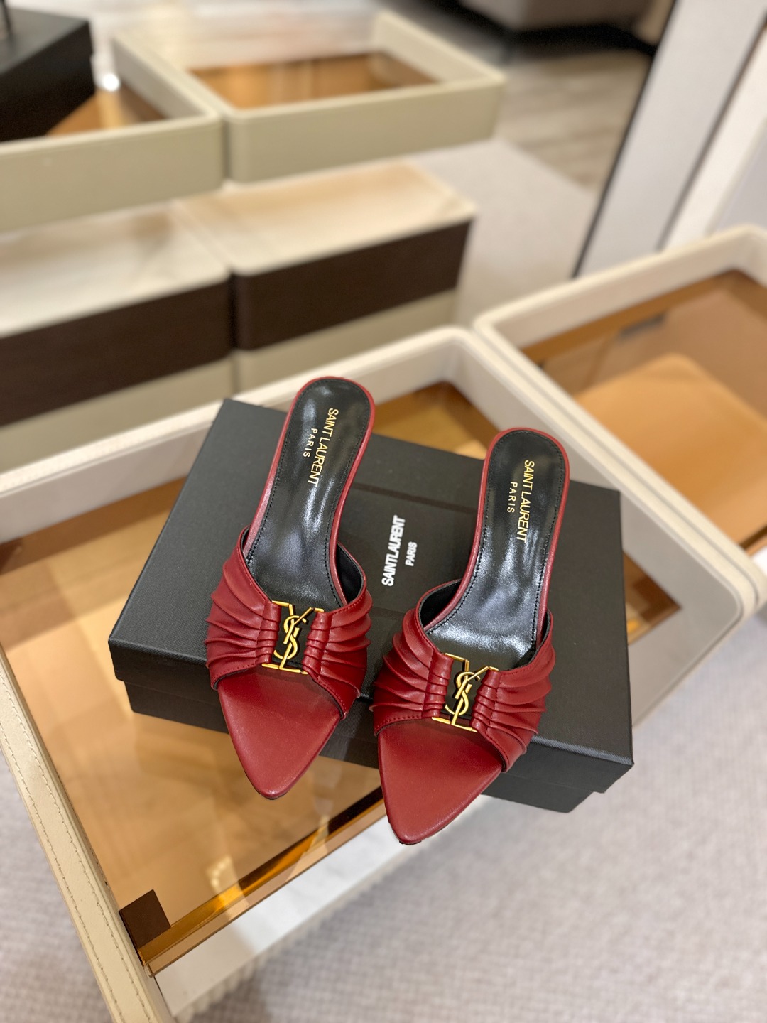 YSL「SAINT LAURENT*」 夏季新品 尖头优雅大气高跟拖鞋 —————————— 尖头设计拉长腿部线条, YSL「SAINT LAURENT*」 夏季新品 尖头优雅大气高跟拖鞋 —————————— 尖头设计拉长腿部线条,