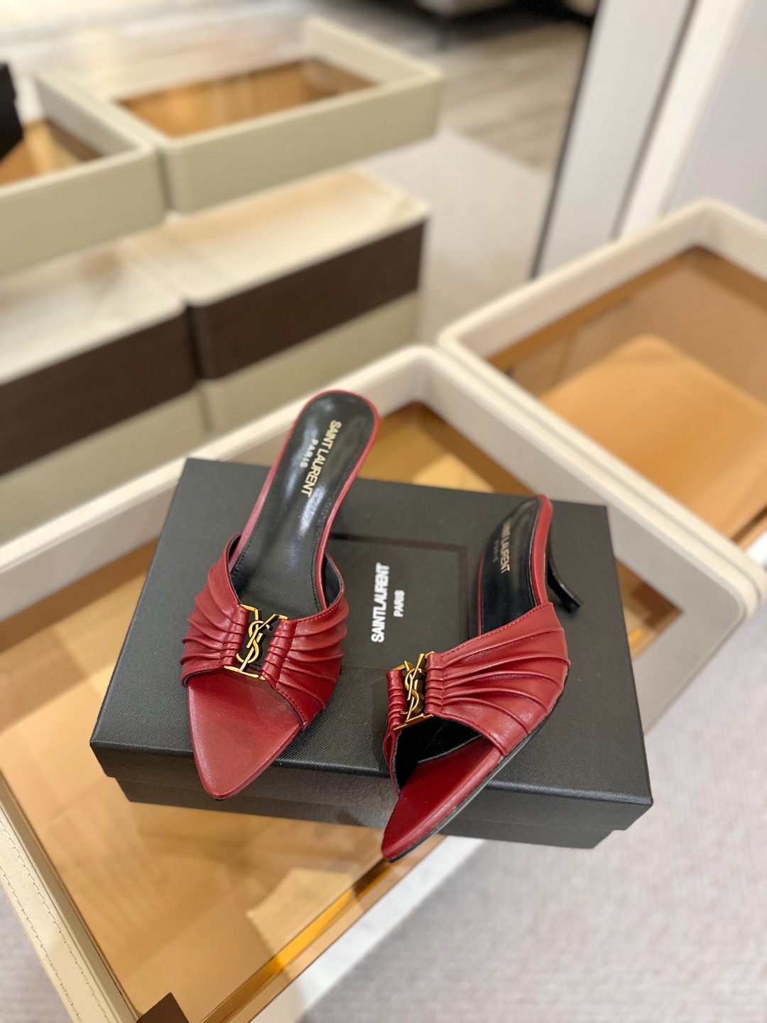 YSL「SAINT LAURENT*」 夏季新品 尖头优雅大气高跟拖鞋 —————————— 尖头设计拉长腿部线条, YSL「SAINT LAURENT*」 夏季新品 尖头优雅大气高跟拖鞋 —————————— 尖头设计拉长腿部线条,