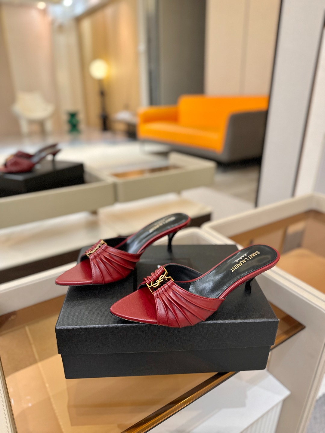 YSL「SAINT LAURENT*」 夏季新品 尖头优雅大气高跟拖鞋 —————————— 尖头设计拉长腿部线条, YSL「SAINT LAURENT*」 夏季新品 尖头优雅大气高跟拖鞋 —————————— 尖头设计拉长腿部线条,
