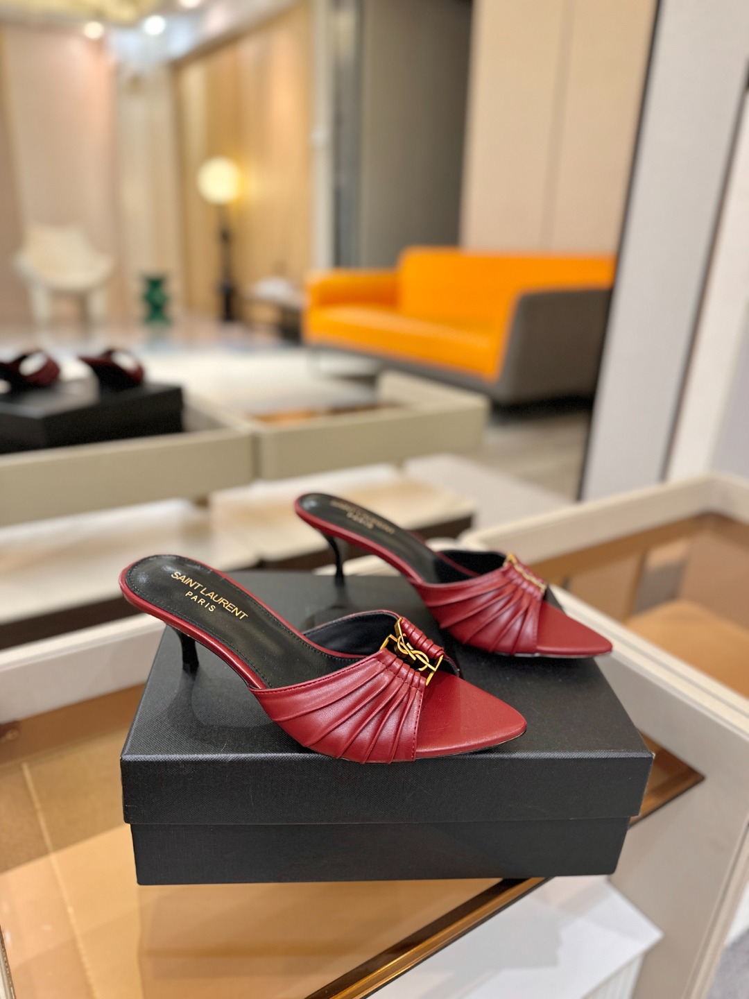 YSL「SAINT LAURENT*」 夏季新品 尖头优雅大气高跟拖鞋 —————————— 尖头设计拉长腿部线条, YSL「SAINT LAURENT*」 夏季新品 尖头优雅大气高跟拖鞋 —————————— 尖头设计拉长腿部线条,
