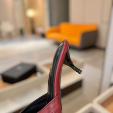 YSL「SAINT LAURENT*」 夏季新品 尖头优雅大气高跟拖鞋 —————————— 尖头设计拉长腿部线条, YSL「SAINT LAURENT*」 夏季新品 尖头优雅大气高跟拖鞋 —————————— 尖头设计拉长腿部线条,