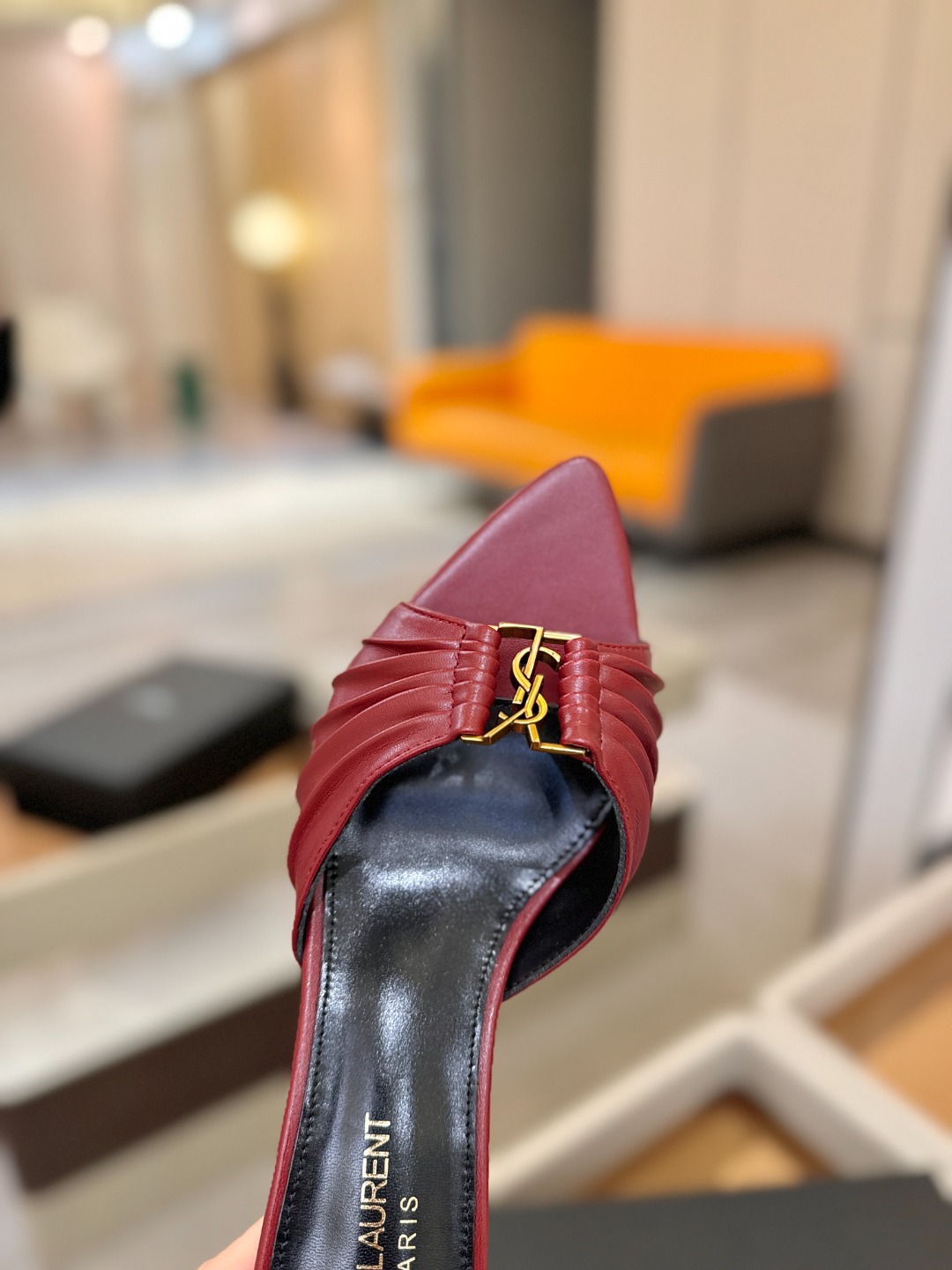 YSL「SAINT LAURENT*」 夏季新品 尖头优雅大气高跟拖鞋 —————————— 尖头设计拉长腿部线条, YSL「SAINT LAURENT*」 夏季新品 尖头优雅大气高跟拖鞋 —————————— 尖头设计拉长腿部线条,