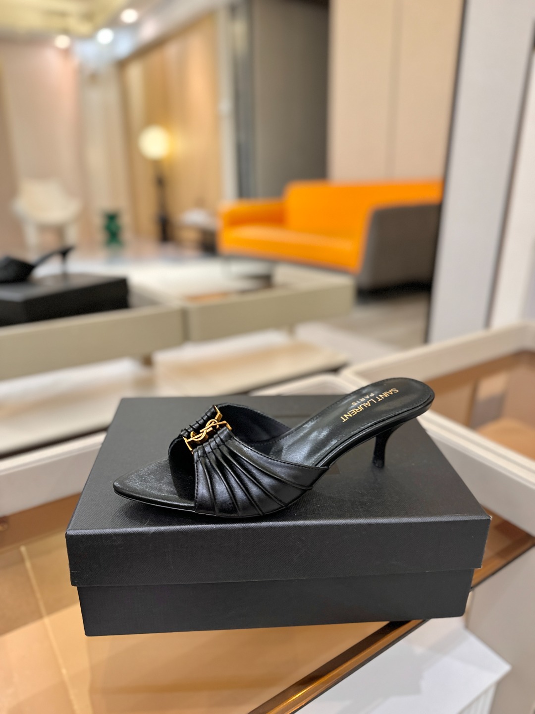 YSL「SAINT LAURENT*」 夏季新品 尖头优雅大气高跟拖鞋 —————————— 尖头设计拉长腿部线条, YSL「SAINT LAURENT*」 夏季新品 尖头优雅大气高跟拖鞋 —————————— 尖头设计拉长腿部线条,