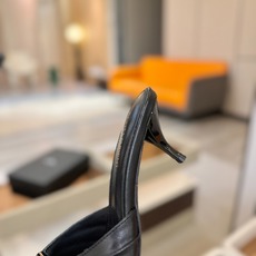 YSL「SAINT LAURENT*」 夏季新品 尖头优雅大气高跟拖鞋 —————————— 尖头设计拉长腿部线条, YSL「SAINT LAURENT*」 夏季新品 尖头优雅大气高跟拖鞋 —————————— 尖头设计拉长腿部线条,