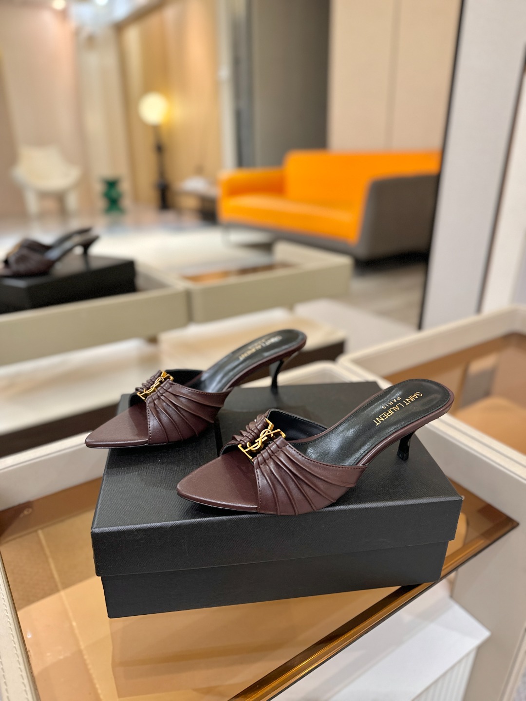 YSL「SAINT LAURENT*」 夏季新品 尖头优雅大气高跟拖鞋 —————————— 尖头设计拉长腿部线条, YSL「SAINT LAURENT*」 夏季新品 尖头优雅大气高跟拖鞋 —————————— 尖头设计拉长腿部线条,