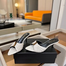 YSL「SAINT LAURENT*」 夏季新品 尖头优雅大气高跟拖鞋 —————————— 尖头设计拉长腿部线条, YSL「SAINT LAURENT*」 夏季新品 尖头优雅大气高跟拖鞋 —————————— 尖头设计拉长腿部线条,