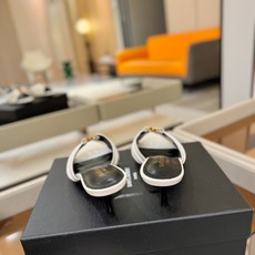 YSL「SAINT LAURENT*」 夏季新品 尖头优雅大气高跟拖鞋 —————————— 尖头设计拉长腿部线条, YSL「SAINT LAURENT*」 夏季新品 尖头优雅大气高跟拖鞋 —————————— 尖头设计拉长腿部线条,