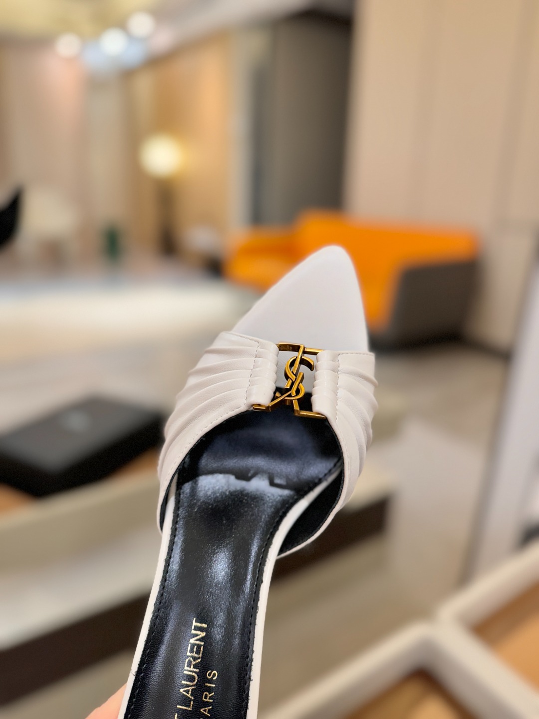 YSL「SAINT LAURENT*」 夏季新品 尖头优雅大气高跟拖鞋 —————————— 尖头设计拉长腿部线条, YSL「SAINT LAURENT*」 夏季新品 尖头优雅大气高跟拖鞋 —————————— 尖头设计拉长腿部线条,