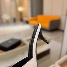 YSL「SAINT LAURENT*」 夏季新品 尖头优雅大气高跟拖鞋 —————————— 尖头设计拉长腿部线条, YSL「SAINT LAURENT*」 夏季新品 尖头优雅大气高跟拖鞋 —————————— 尖头设计拉长腿部线条,