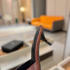 YSL「SAINT LAURENT*」 夏季新品 尖头优雅大气高跟拖鞋 —————————— 尖头设计拉长腿部线条, YSL「SAINT LAURENT*」 夏季新品 尖头优雅大气高跟拖鞋 —————————— 尖头设计拉长腿部线条,