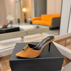 YSL「SAINT LAURENT*」 夏季新品 尖头优雅大气高跟拖鞋 —————————— 尖头设计拉长腿部线条, YSL「SAINT LAURENT*」 夏季新品 尖头优雅大气高跟拖鞋 —————————— 尖头设计拉长腿部线条,