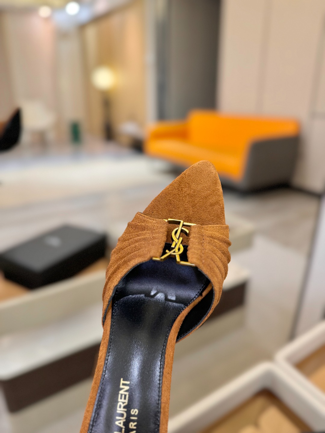 YSL「SAINT LAURENT*」 夏季新品 尖头优雅大气高跟拖鞋 —————————— 尖头设计拉长腿部线条, YSL「SAINT LAURENT*」 夏季新品 尖头优雅大气高跟拖鞋 —————————— 尖头设计拉长腿部线条,
