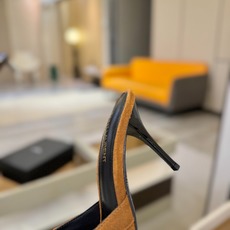 YSL「SAINT LAURENT*」 夏季新品 尖头优雅大气高跟拖鞋 —————————— 尖头设计拉长腿部线条, YSL「SAINT LAURENT*」 夏季新品 尖头优雅大气高跟拖鞋 —————————— 尖头设计拉长腿部线条,