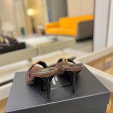 YSL「SAINT LAURENT*」 夏季新品 尖头优雅大气高跟拖鞋 —————————— 尖头设计拉长腿部线条, YSL「SAINT LAURENT*」 夏季新品 尖头优雅大气高跟拖鞋 —————————— 尖头设计拉长腿部线条,