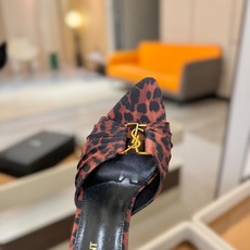 YSL「SAINT LAURENT*」 夏季新品 尖头优雅大气高跟拖鞋 —————————— 尖头设计拉长腿部线条, YSL「SAINT LAURENT*」 夏季新品 尖头优雅大气高跟拖鞋 —————————— 尖头设计拉长腿部线条,