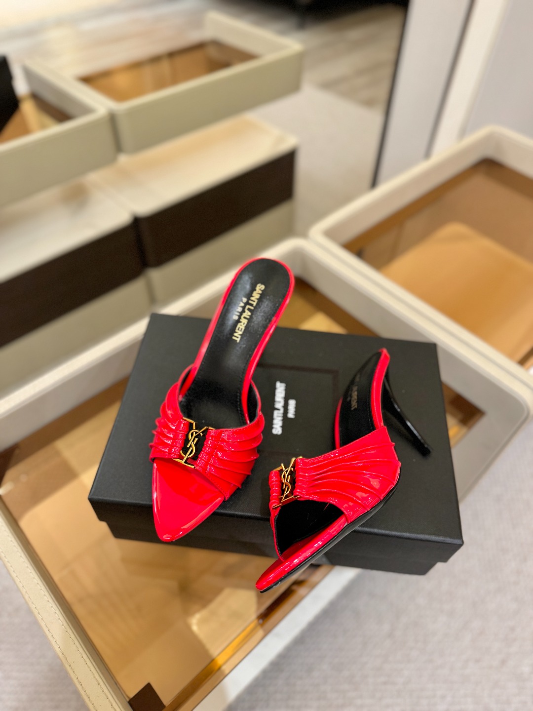 YSL「SAINT LAURENT*」 夏季新品 尖头优雅大气高跟拖鞋 —————————— 尖头设计拉长腿部线条, YSL「SAINT LAURENT*」 夏季新品 尖头优雅大气高跟拖鞋 —————————— 尖头设计拉长腿部线条,