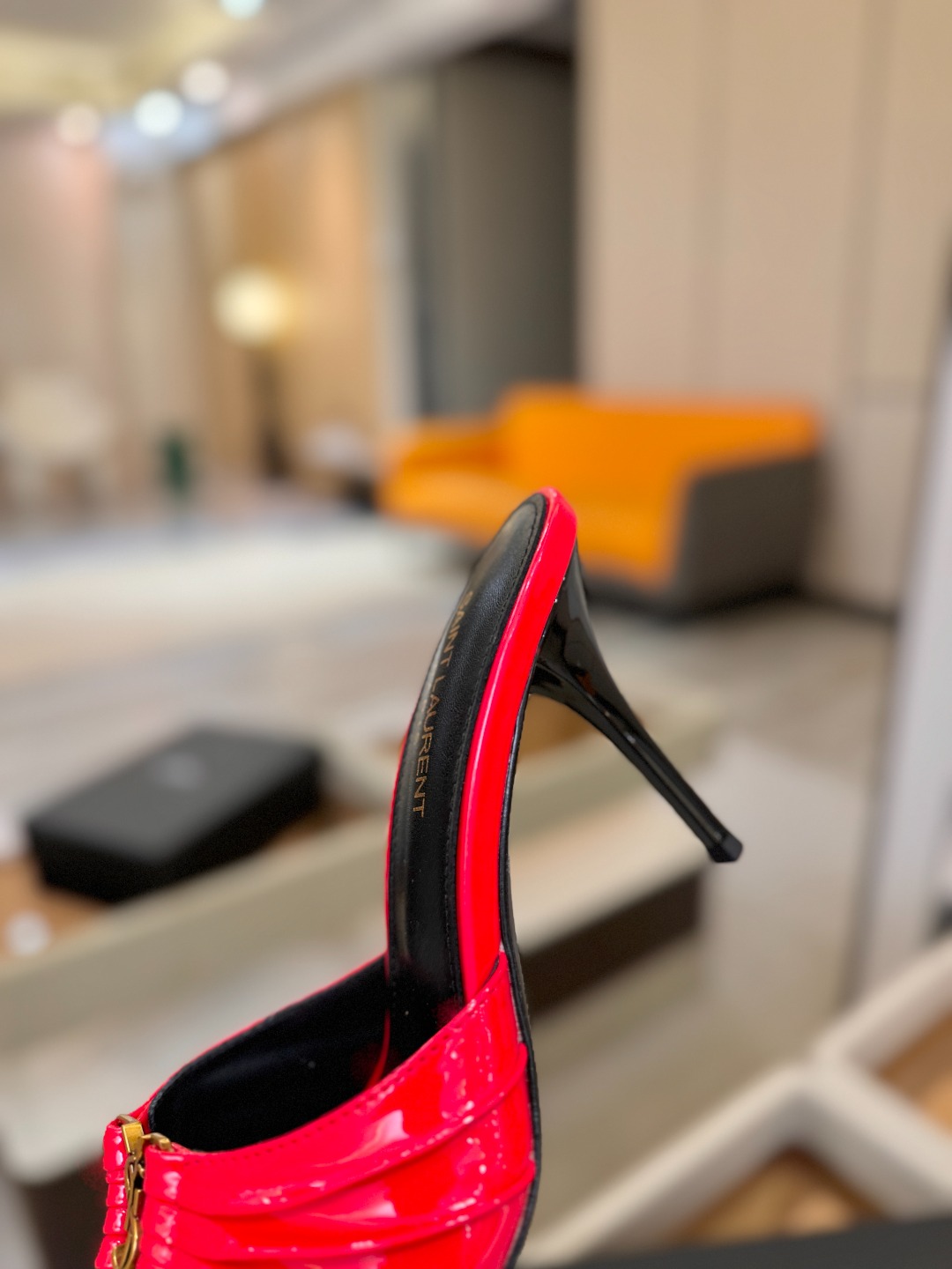 YSL「SAINT LAURENT*」 夏季新品 尖头优雅大气高跟拖鞋 —————————— 尖头设计拉长腿部线条, YSL「SAINT LAURENT*」 夏季新品 尖头优雅大气高跟拖鞋 —————————— 尖头设计拉长腿部线条,