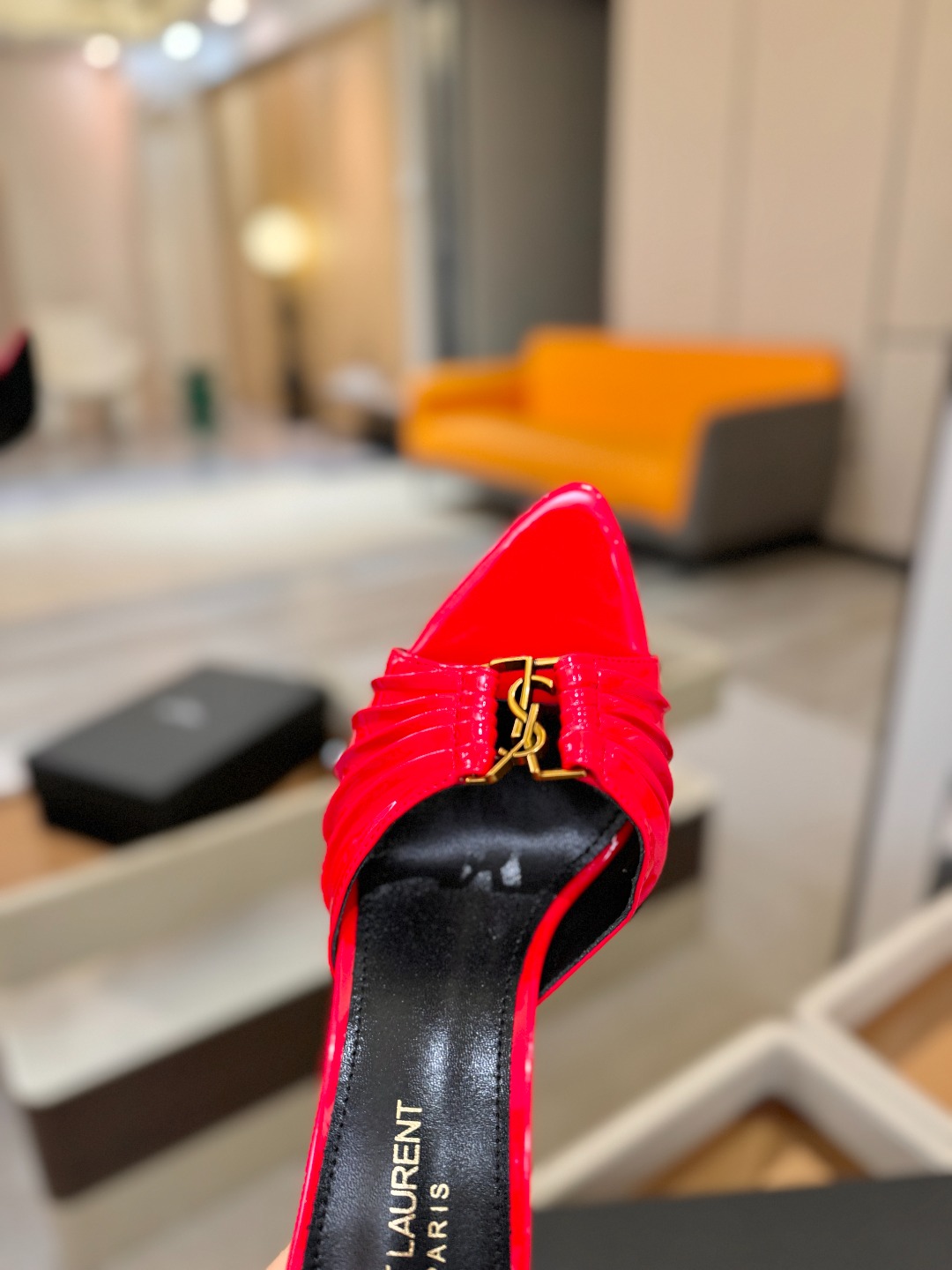YSL「SAINT LAURENT*」 夏季新品 尖头优雅大气高跟拖鞋 —————————— 尖头设计拉长腿部线条, YSL「SAINT LAURENT*」 夏季新品 尖头优雅大气高跟拖鞋 —————————— 尖头设计拉长腿部线条,