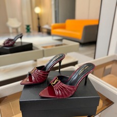 YSL「SAINT LAURENT*」 夏季新品 尖头优雅大气高跟拖鞋 —————————— 尖头设计拉长腿部线条, YSL「SAINT LAURENT*」 夏季新品 尖头优雅大气高跟拖鞋 —————————— 尖头设计拉长腿部线条,