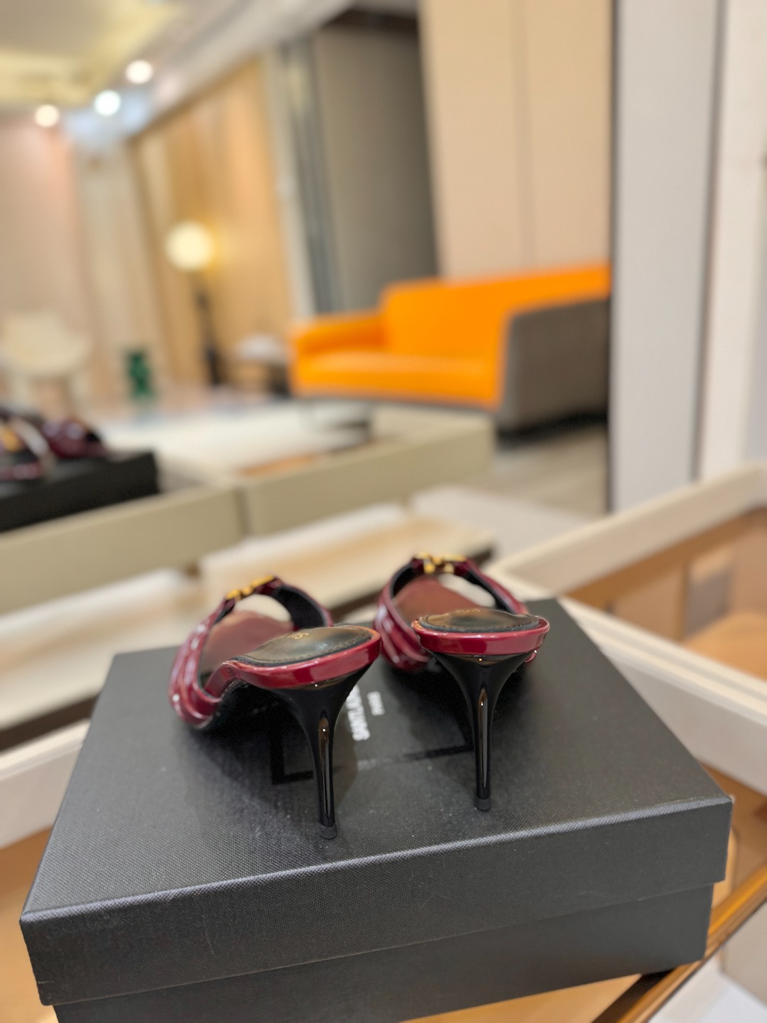 YSL「SAINT LAURENT*」 夏季新品 尖头优雅大气高跟拖鞋 —————————— 尖头设计拉长腿部线条, YSL「SAINT LAURENT*」 夏季新品 尖头优雅大气高跟拖鞋 —————————— 尖头设计拉长腿部线条,