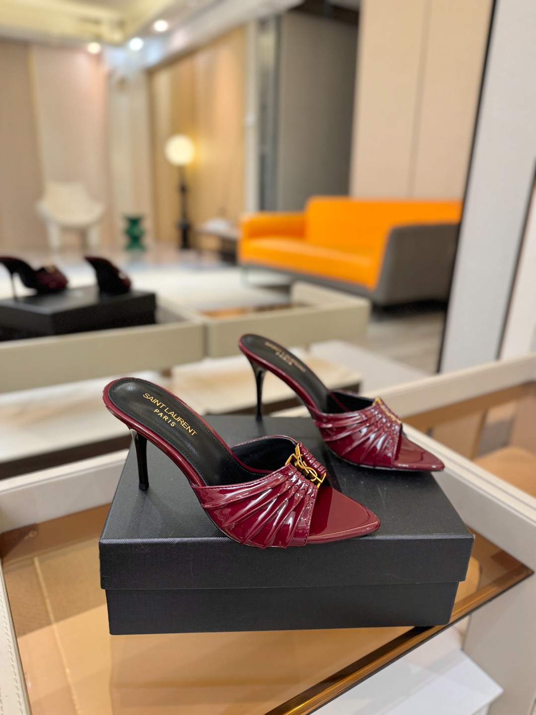 YSL「SAINT LAURENT*」 夏季新品 尖头优雅大气高跟拖鞋 —————————— 尖头设计拉长腿部线条, YSL「SAINT LAURENT*」 夏季新品 尖头优雅大气高跟拖鞋 —————————— 尖头设计拉长腿部线条,