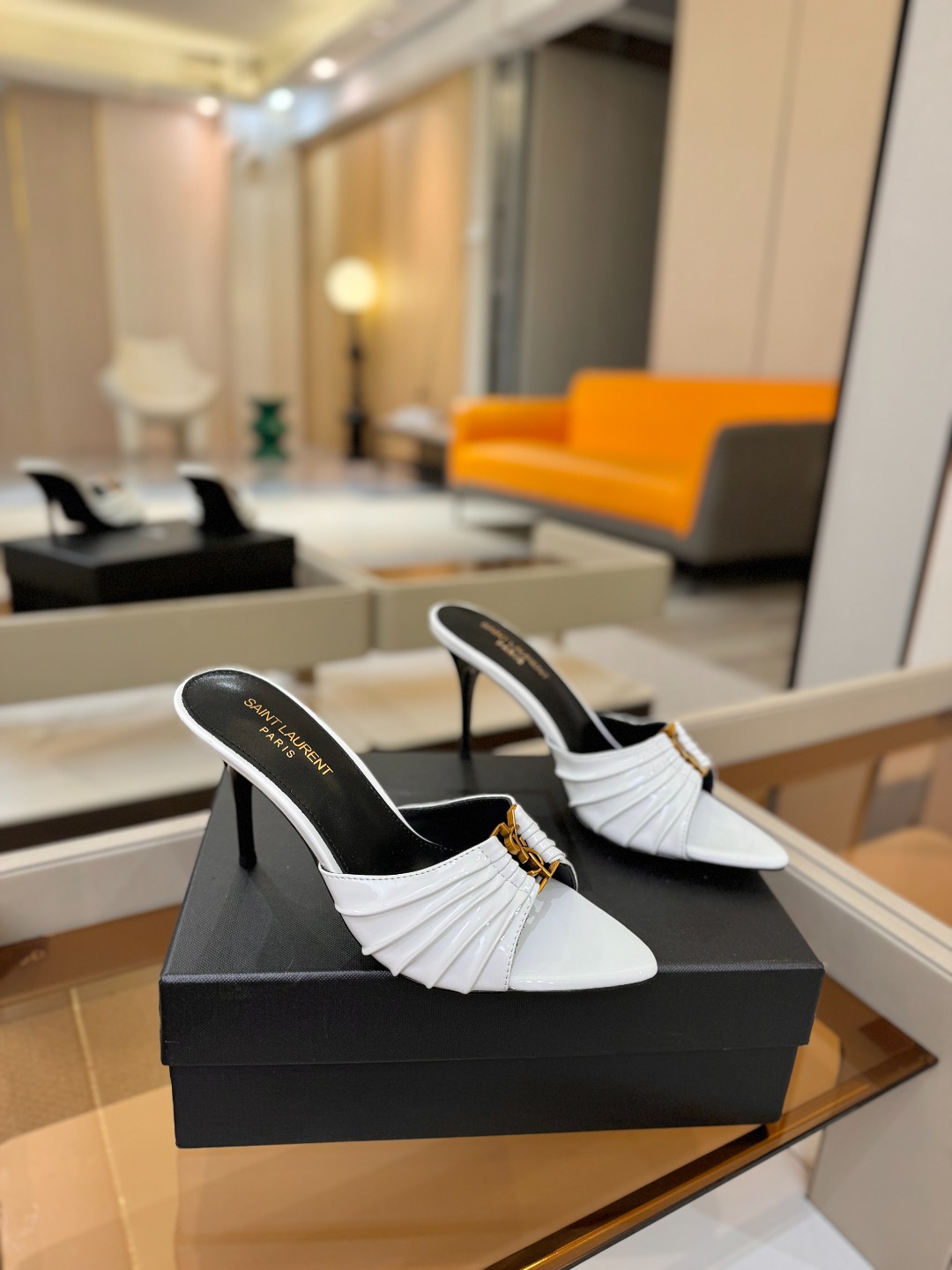 YSL「SAINT LAURENT*」 夏季新品 尖头优雅大气高跟拖鞋 —————————— 尖头设计拉长腿部线条, YSL「SAINT LAURENT*」 夏季新品 尖头优雅大气高跟拖鞋 —————————— 尖头设计拉长腿部线条,