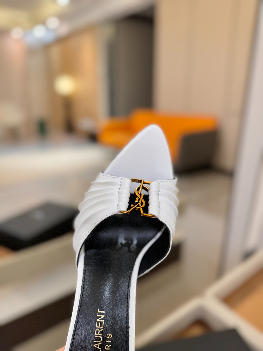 YSL「SAINT LAURENT*」 夏季新品 尖头优雅大气高跟拖鞋 —————————— 尖头设计拉长腿部线条, YSL「SAINT LAURENT*」 夏季新品 尖头优雅大气高跟拖鞋 —————————— 尖头设计拉长腿部线条,
