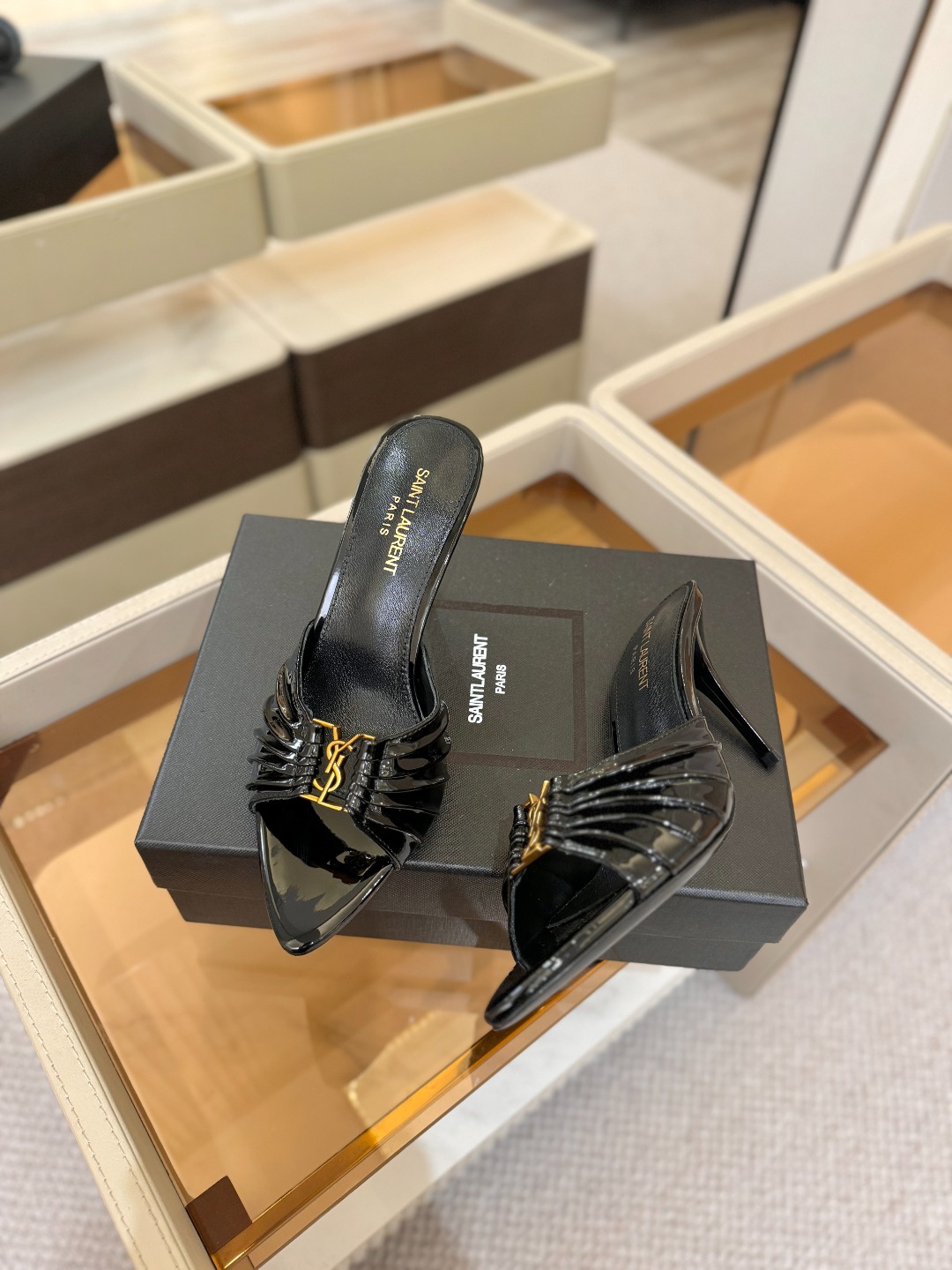 YSL「SAINT LAURENT*」 夏季新品 尖头优雅大气高跟拖鞋 —————————— 尖头设计拉长腿部线条, YSL「SAINT LAURENT*」 夏季新品 尖头优雅大气高跟拖鞋 —————————— 尖头设计拉长腿部线条,