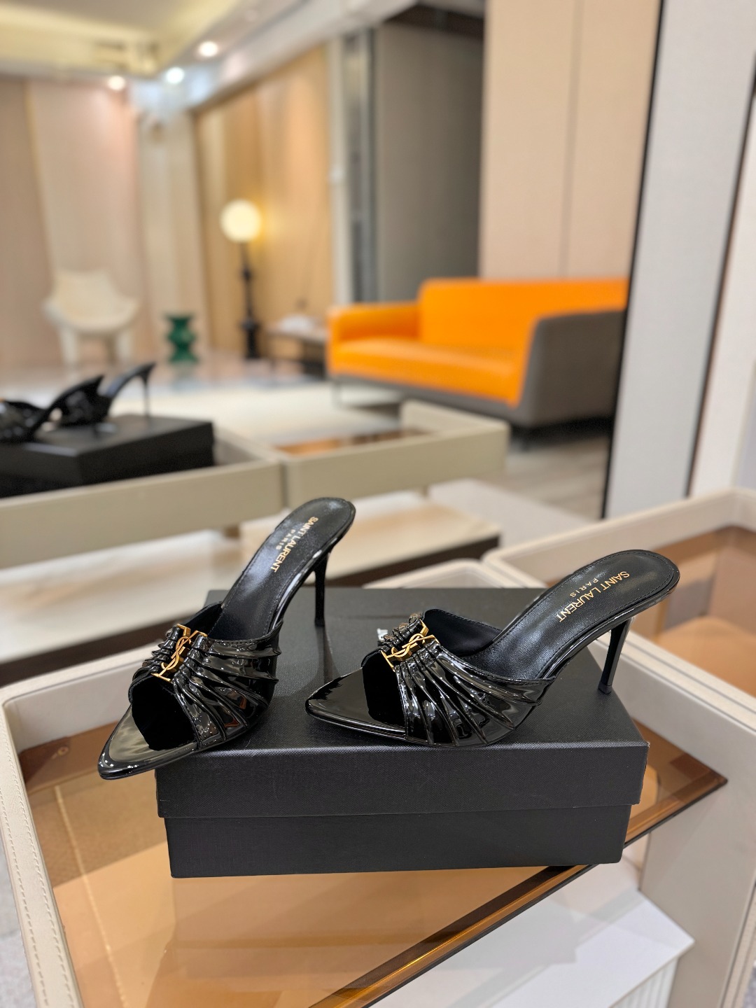 YSL「SAINT LAURENT*」 夏季新品 尖头优雅大气高跟拖鞋 —————————— 尖头设计拉长腿部线条, YSL「SAINT LAURENT*」 夏季新品 尖头优雅大气高跟拖鞋 —————————— 尖头设计拉长腿部线条,