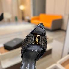 YSL「SAINT LAURENT*」 夏季新品 尖头优雅大气高跟拖鞋 —————————— 尖头设计拉长腿部线条, YSL「SAINT LAURENT*」 夏季新品 尖头优雅大气高跟拖鞋 —————————— 尖头设计拉长腿部线条,