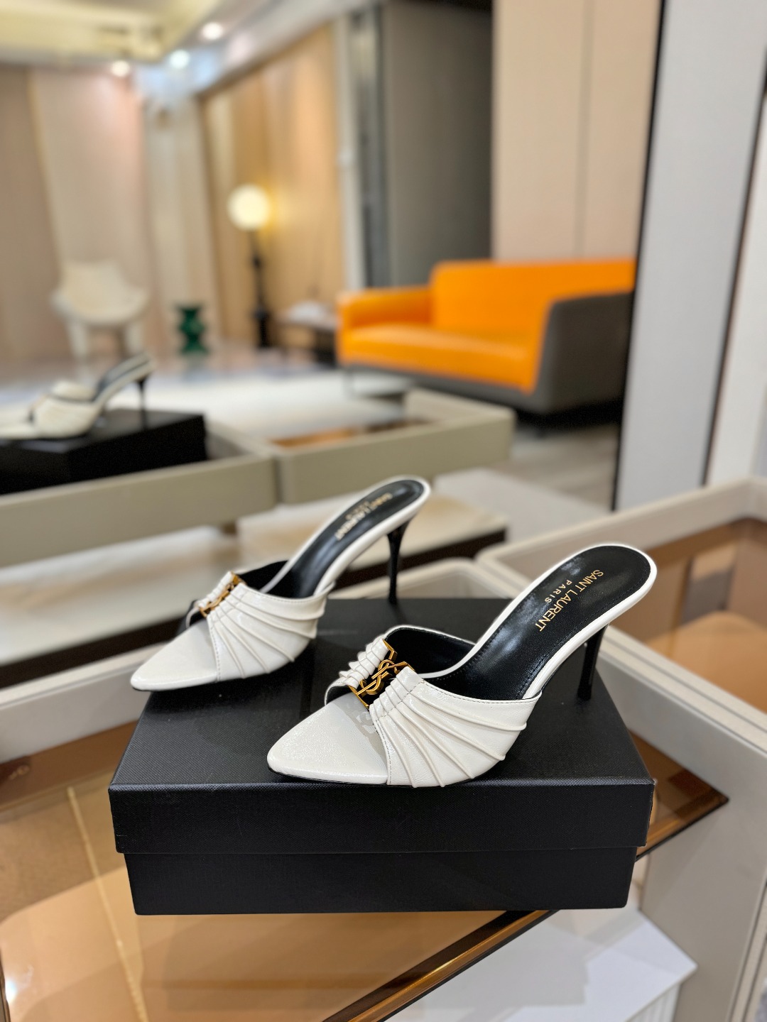 YSL「SAINT LAURENT*」 夏季新品 尖头优雅大气高跟拖鞋 —————————— 尖头设计拉长腿部线条, YSL「SAINT LAURENT*」 夏季新品 尖头优雅大气高跟拖鞋 —————————— 尖头设计拉长腿部线条,