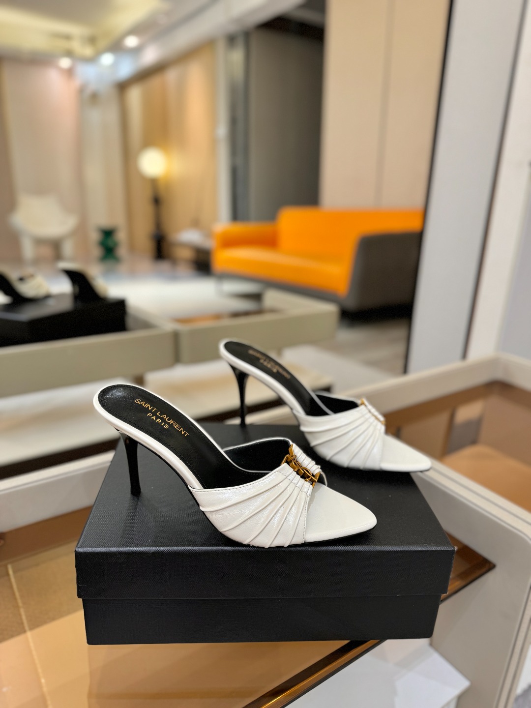 YSL「SAINT LAURENT*」 夏季新品 尖头优雅大气高跟拖鞋 —————————— 尖头设计拉长腿部线条, YSL「SAINT LAURENT*」 夏季新品 尖头优雅大气高跟拖鞋 —————————— 尖头设计拉长腿部线条,
