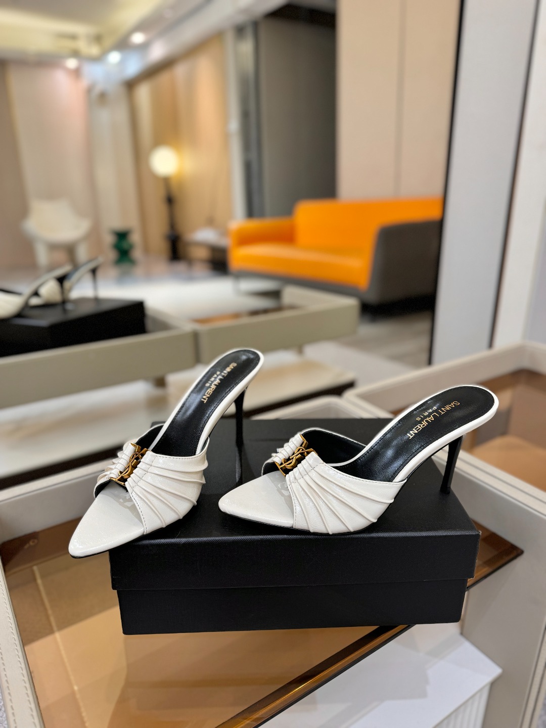 YSL「SAINT LAURENT*」 夏季新品 尖头优雅大气高跟拖鞋 —————————— 尖头设计拉长腿部线条, YSL「SAINT LAURENT*」 夏季新品 尖头优雅大气高跟拖鞋 —————————— 尖头设计拉长腿部线条,