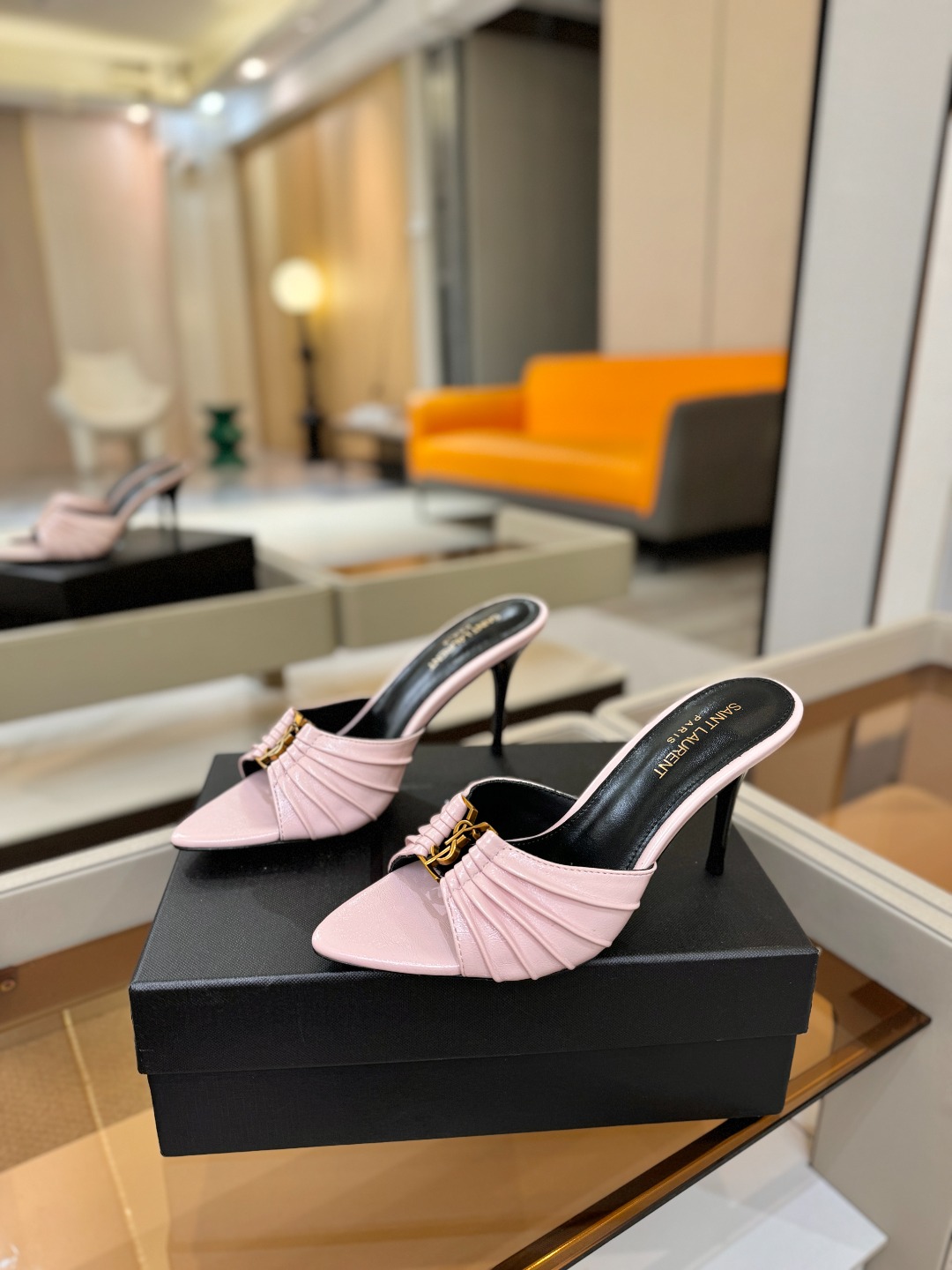 YSL「SAINT LAURENT*」 夏季新品 尖头优雅大气高跟拖鞋 —————————— 尖头设计拉长腿部线条, YSL「SAINT LAURENT*」 夏季新品 尖头优雅大气高跟拖鞋 —————————— 尖头设计拉长腿部线条,