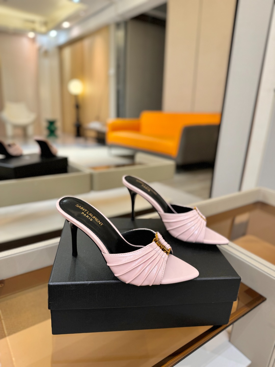 YSL「SAINT LAURENT*」 夏季新品 尖头优雅大气高跟拖鞋 —————————— 尖头设计拉长腿部线条, YSL「SAINT LAURENT*」 夏季新品 尖头优雅大气高跟拖鞋 —————————— 尖头设计拉长腿部线条,