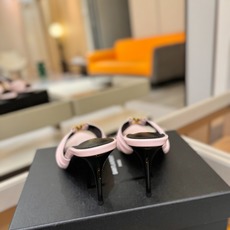 YSL「SAINT LAURENT*」 夏季新品 尖头优雅大气高跟拖鞋 —————————— 尖头设计拉长腿部线条, YSL「SAINT LAURENT*」 夏季新品 尖头优雅大气高跟拖鞋 —————————— 尖头设计拉长腿部线条,